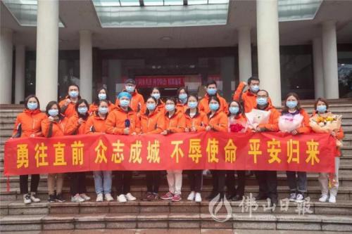 武汉加油|众志成城，，，，，同心抗疫，，，，，佩安婷用行动誊写社会责任